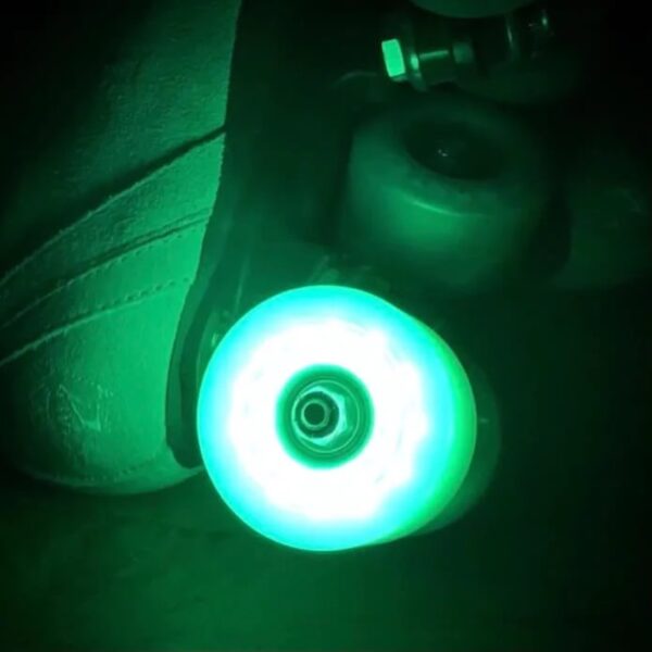 bontglowtealledglowluminousrollerskatewheelGlowLightUpLEDRollerSkatecopy